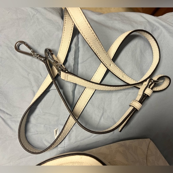 Michael Kors Coraline Medium Logo Messenger Bag - Picture 8 of 8